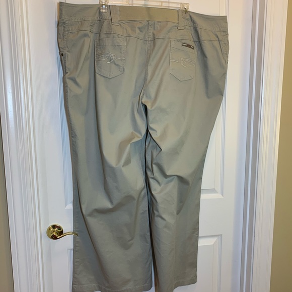 Avenue Sighature Chino NWOT Pants Size 28 Tall - Picture 4 of 7